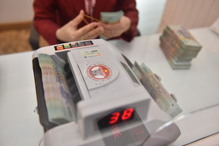 Vietnam government asks c.bank to further cut rates this month